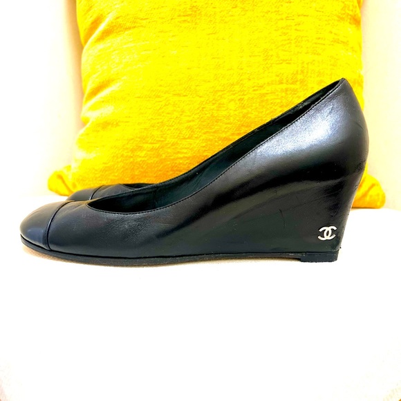 CHANEL Black SOFT Leather Wedges GORGEOUS! Approx size 8 1/2 - GREAT CONDITION! - Picture 1 of 11